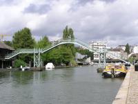 The pedestrian bridge to access the Versailles Island